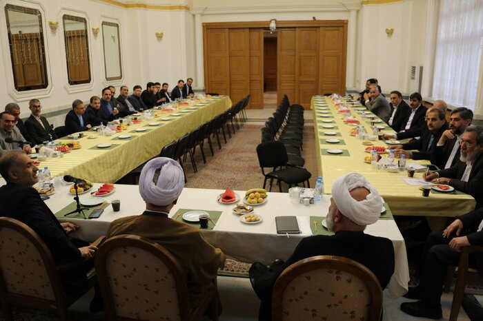 آیتالله اعرافی: مناسبات علمی و معرفتی با کشورهای جهان توسعه یابد