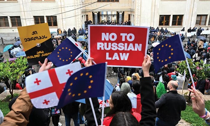 تقابل دوباره روسیه و غرب در زمین گرجستان/گمانهزنیها برای انقلاب رنگی دیگر در تفلیس
