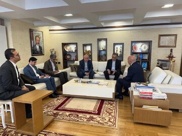 İran'ın Türkiye Büyükelçisi, Erzurum yerel yönetim yetkilileri ile bir araya geldi