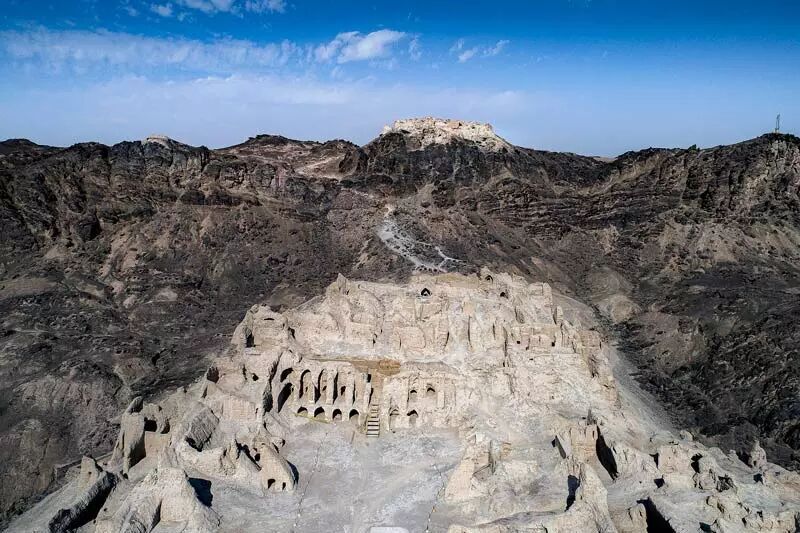 Гора Хадже в Заболе, удивительно возвышаясь на просторах Систана и в самом сердце города Хамун.