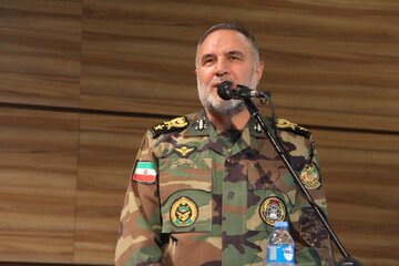 فرمانده نیروی‌زمینی ارتش: ارتش ایران نماد ایستادگی در مقابل دشمنان است