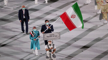 پرچم‌داری بانوان ایرانی در روز قهرمانی آزادکاران جوان در آسیا