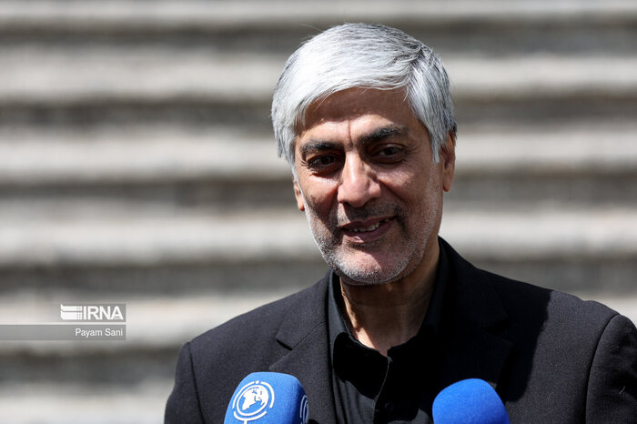 پرچم داری بانوان ایرانی در روز قهرمانی آزادکاران جوان در آسیا