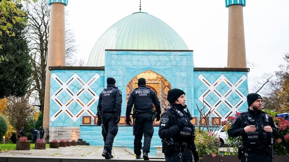 Die deutsche Polizei hat erneut das islamische Zentrum Hamburgs angegriffen
