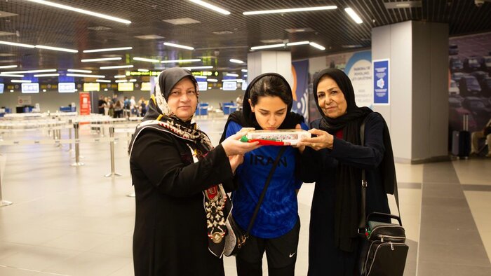 فصیحی از بلگراد راهی پاریس شد