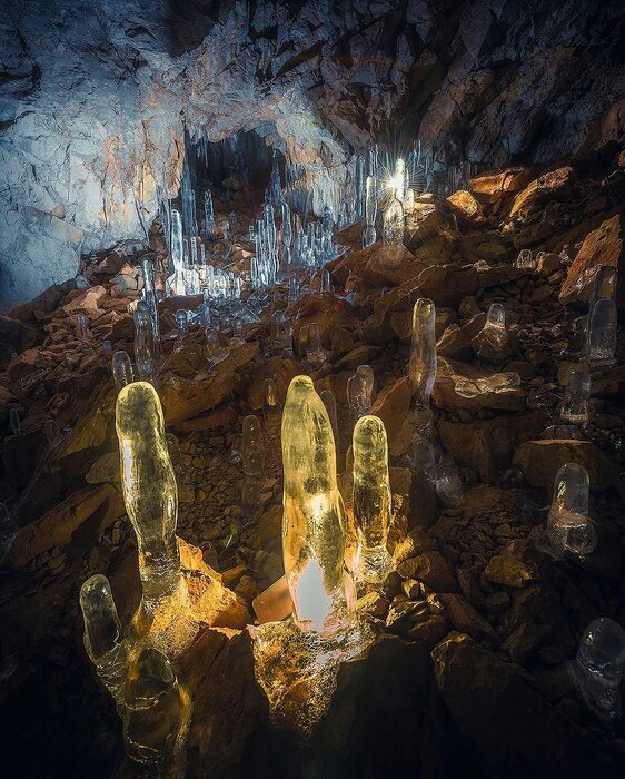 Красивая пещера Ях Морад в Гачсаре