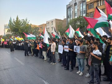 اقوام متحدہ کے دفتر کے سامنے ایرانی طلبا کا احتجاج