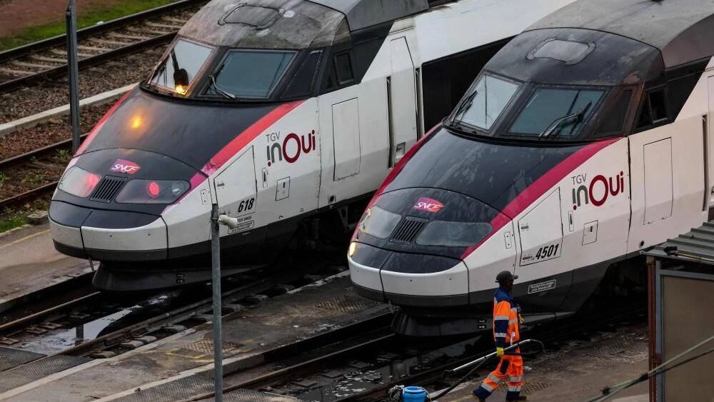 هجوم كبير على شبكة السكك الحديدية الفرنسية يتسبب في اضطرابات