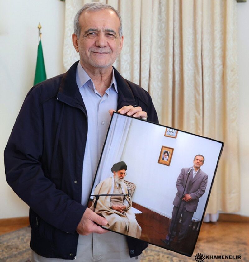 بزشکیان: السياسات العامة لقائد الثورة الاسلامیة هي منار الطريق بزشکیان: السياسات العامة لقائد الثورة الاسلامیة هي منار الطريق