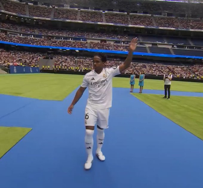 معارفه باشکوه رئالمادرید از ستاره ۱۸ ساله برزیلی + عکس