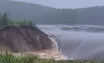 شکسته شدن سد در روسیه به دنبال بارش باران‌های سیل‌آسا