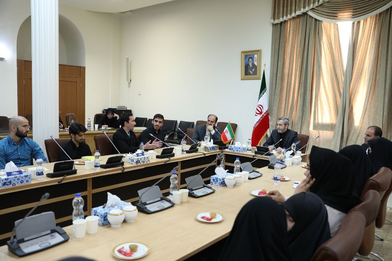 Bagheri Kani responds to students’ queries at Tehran Univ