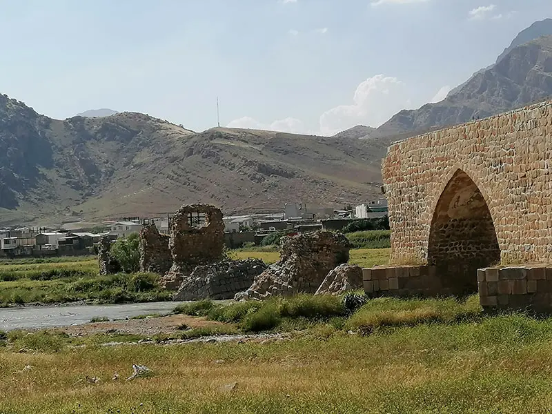 آبشار بیشه لرستان، گنجینهای دیدنی در دل جنگلهای بلوط