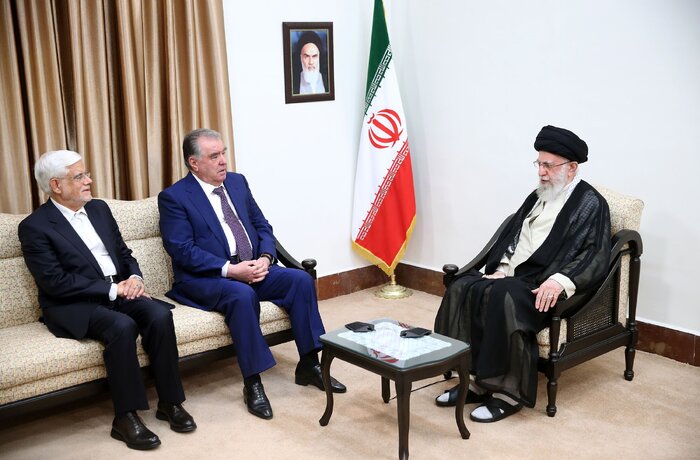 Supreme Leader holds meetings with visiting foreign guests