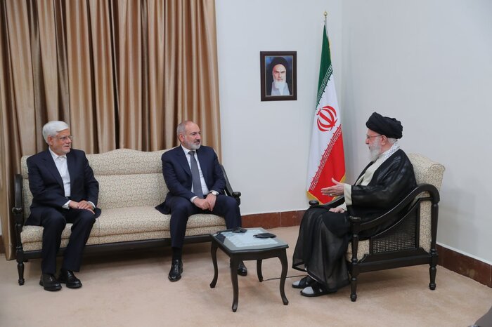 Supreme Leader holds meetings with visiting foreign guests