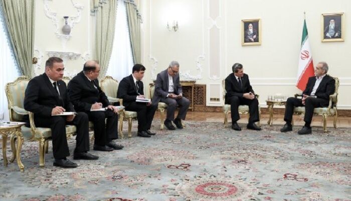 Iran president stresses relations with neighbors