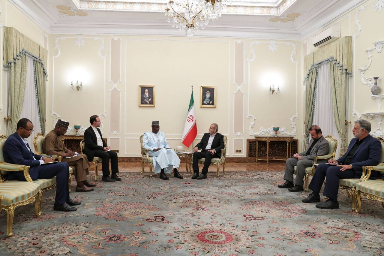 Iranian President meets with Bolivian FM, Nigerien Defense Min