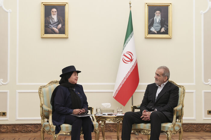 Pezeshkian destaca las relaciones “estratégicas” entre Irán y Bolivia
