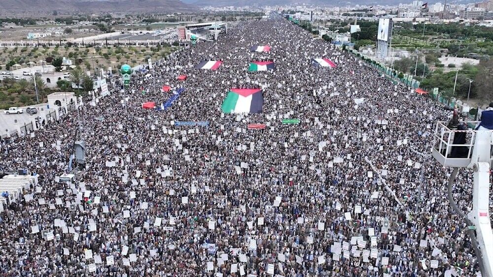 مظاهرات حاشدة في اليمن تحت شعار "وفاء لدماء الشهداء .. مع غزة حتى النصر"