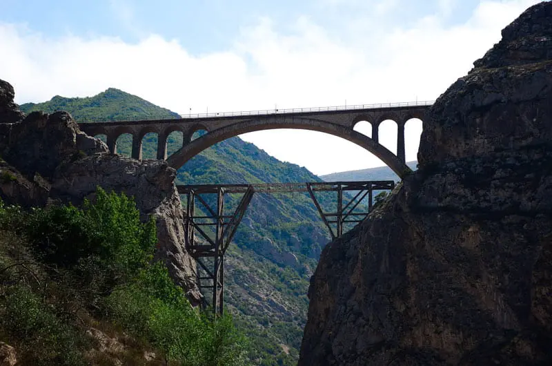 مکانهای دیدنی جاده فیروزکوه؛ از تنگه واشی تا دریاچه لزور