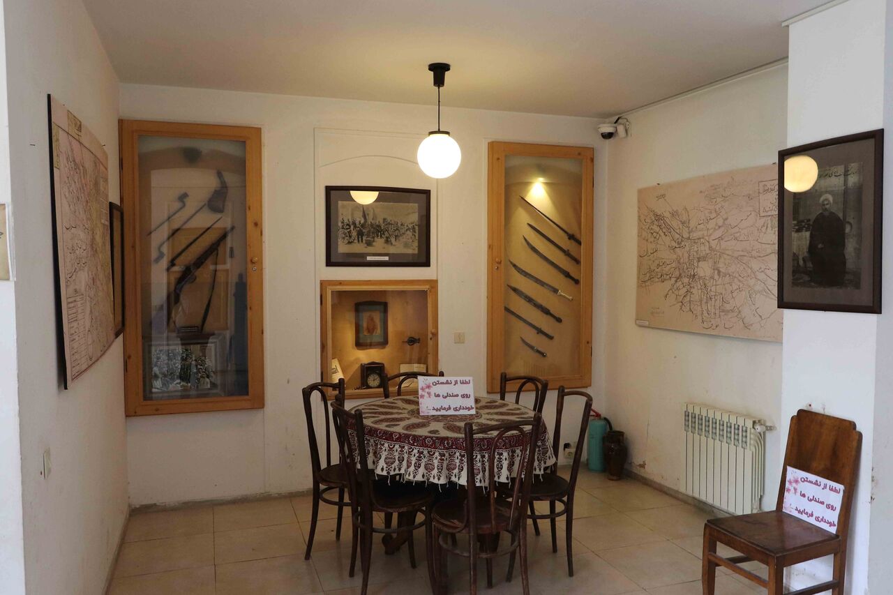 گذری در کوچههای مشروطه گذری در کوچههای مشروطه