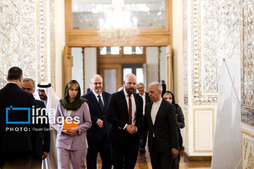 Le ministre iranien des affaires étrangères par intérim rencontre des émissaires étrangers