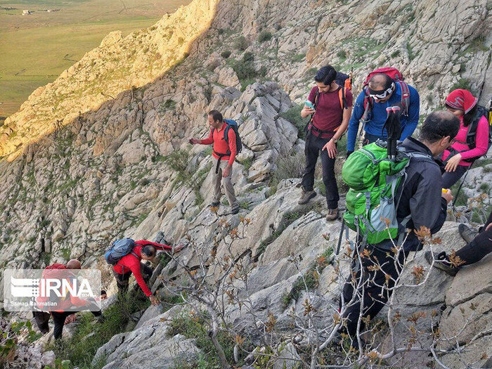 بارِ گران ماجراجویی کوهستانی گردشگران در مازندران بر دوش هلال‌احمر