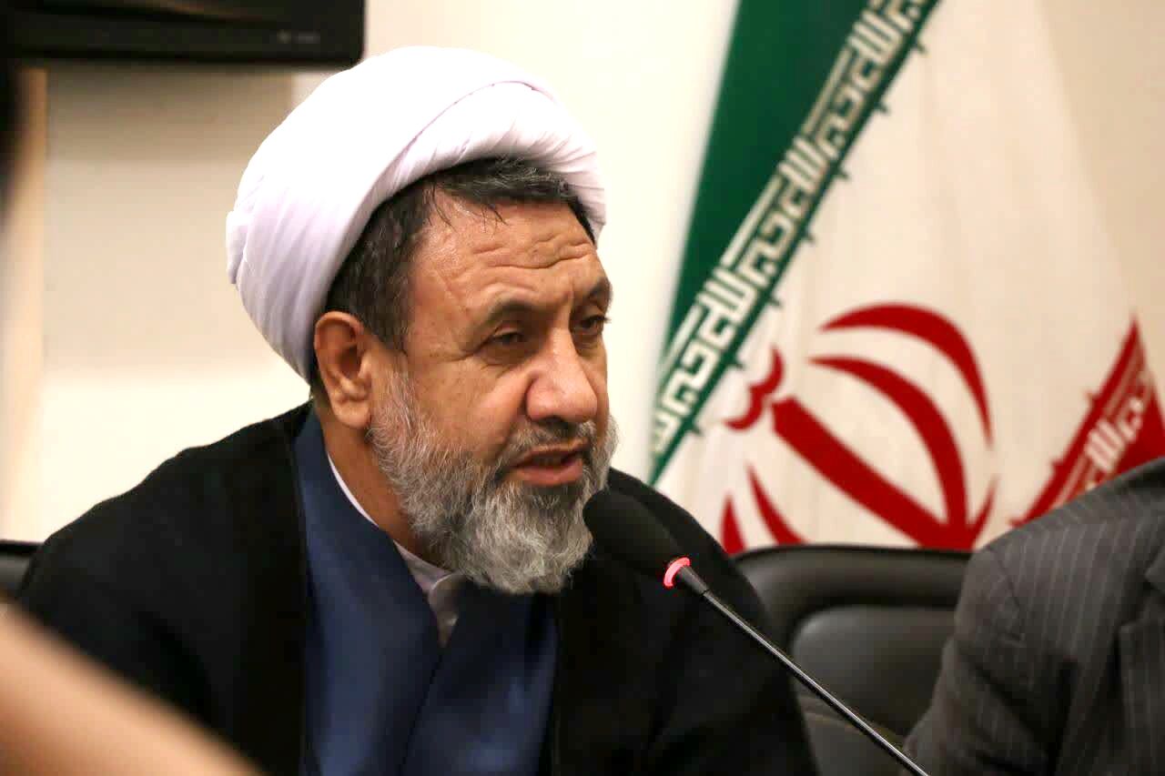 امام جمعه کرمان: گاه خبر یک رسانه دولت را پشت یک جریان بسیج می‌کند