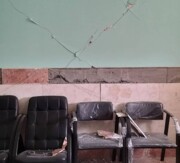 ترک خوردگی دیوار منازل خسارت ناشی از زلزله در نیکشهر است