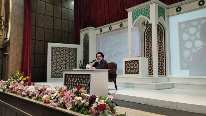 آیت الله خاتمی: اربعین فرصت طلایی برای تبلیغ است