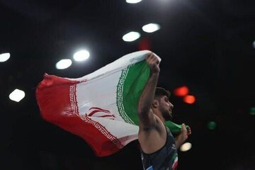 L'équipe nationale iranienne de lutte championne olympique