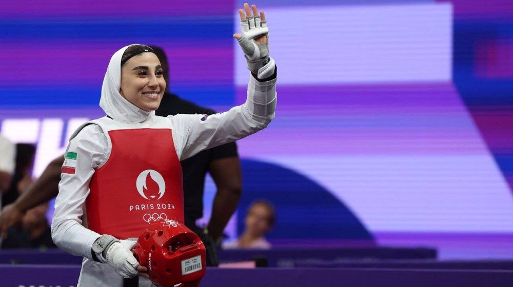 La taekwondista iraní “Kiani” hace historia en Paris con una medalla de plata