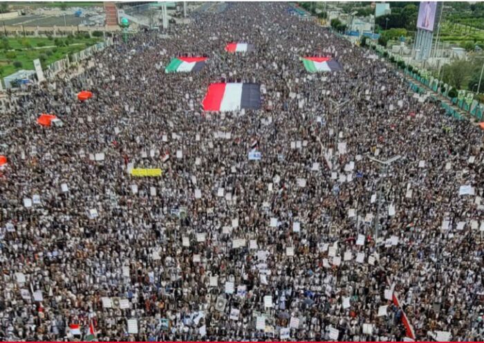 حشود مليونية بالعاصمة صنعاء في مسيرة "معركة جهاد ومحور واحد.. مع غزة حتى النصر"