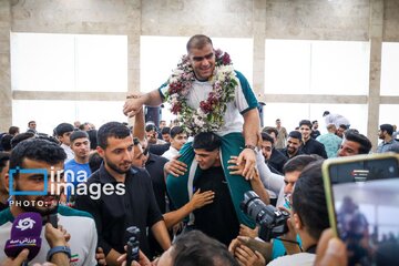 JO- Lutte gréco-romaine : l’équipe d’Iran, héros de Paris 2024, reçoit un accueil chaleureux dans le pays