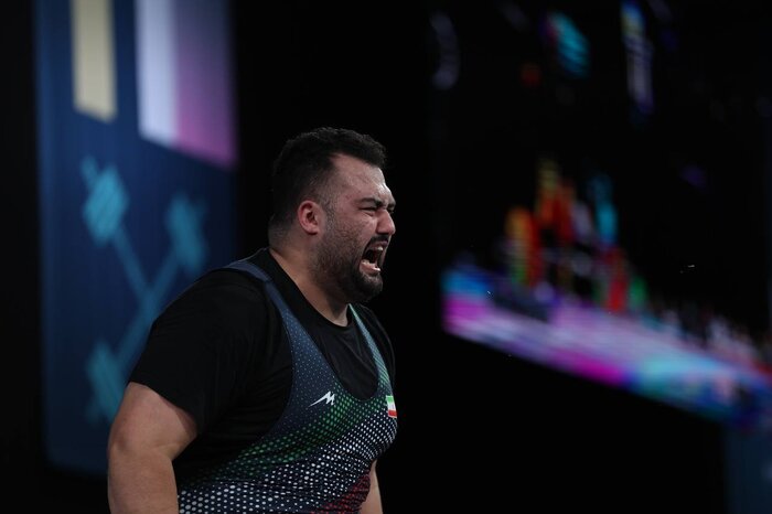 «یا پدر»، رمز موفقیت وزنهبردار ایران در مسابقات جهانی 5 «یا پدر»، رمز موفقیت یک وزنهبردار در مسابقات جهانی