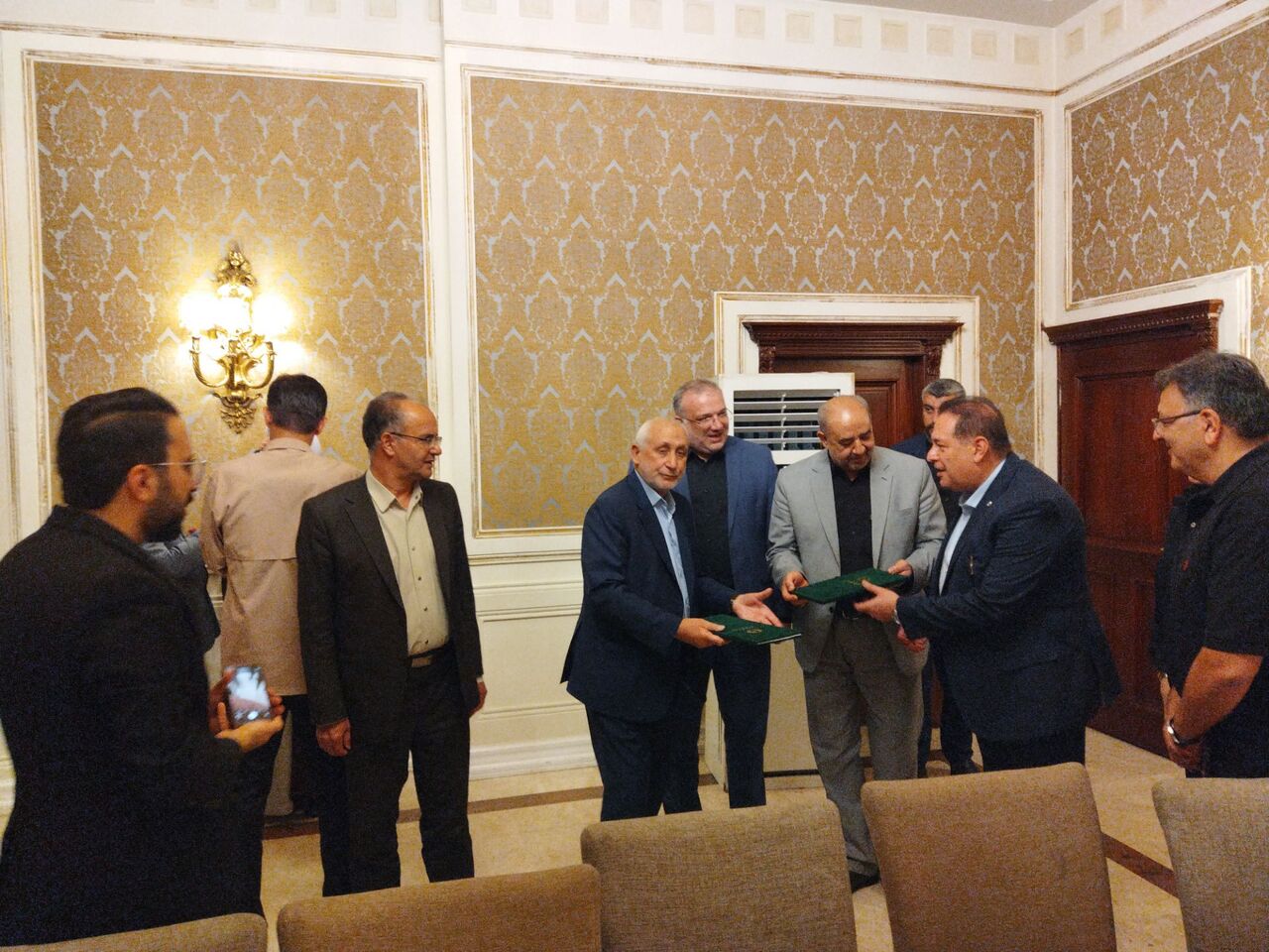 امضای تفاهمنامه راهاندازی اولین مرکز پزشکی هستهای در مراغه امضای تفاهمنامه راهاندازی اولین مرکز پزشکی هستهای در مراغه