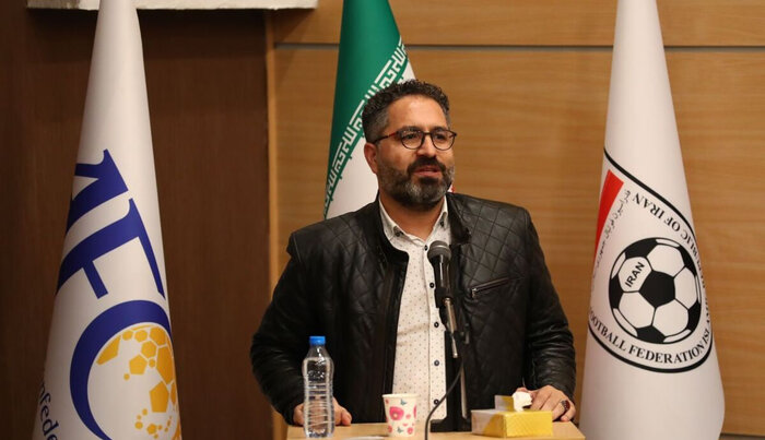 محمدی: لیگ ایران راه درازی تا حرفه ای شدن دارد/ ۲۴ سال است که درجا می زنیم