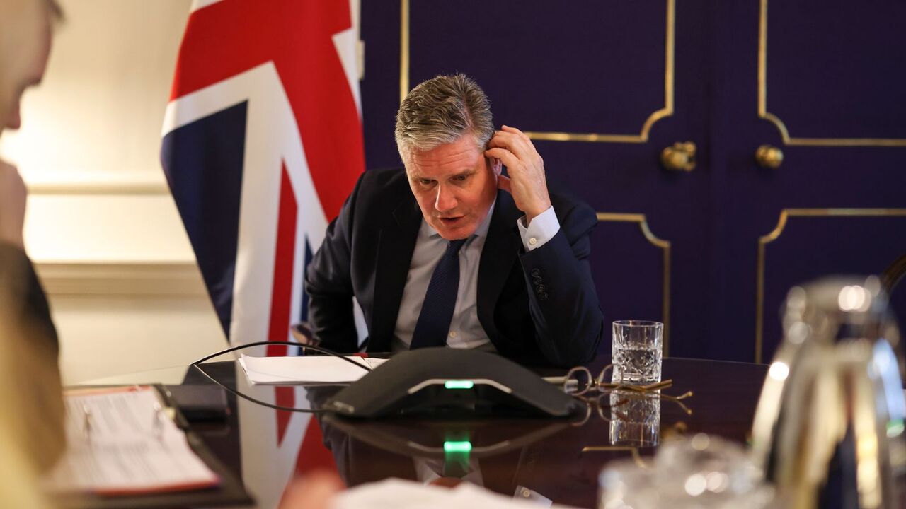 British PM discusses Mideast developments on phone with Iran pres.