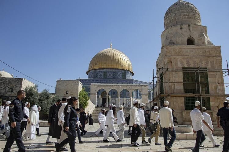 Some 1,400 Israeli settlers break into Al-Aqsa Mosque