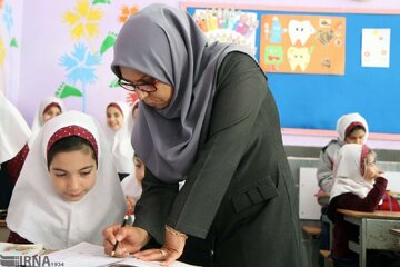 پنج هزار دانش‌آموز پایه اول بروجردی آغاز سال تحصیلی را جشن گرفتند