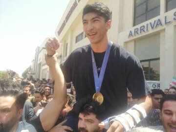 Kermanshahíes dan cálida bienvenida a su medallista de oro en JJOO