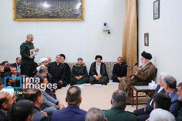 Encuentro de los miembros de la dirección del Congreso Nacional de los Mártires de Kohguiluye y Boyer Ahmad con el Líder de la Revolución