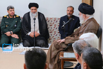 Encuentro de los miembros de la dirección del Congreso Nacional de los Mártires de Kohguiluye y Boyer Ahmad con el Líder de la Revolución