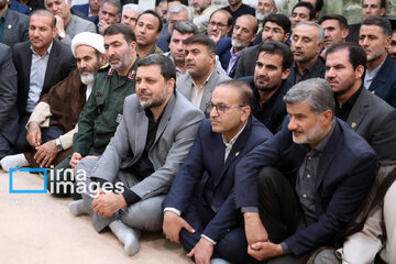 Encuentro de los miembros de la dirección del Congreso Nacional de los Mártires de Kohguiluye y Boyer Ahmad con el Líder de la Revolución