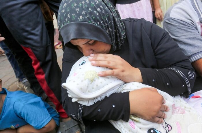 جان باختن کودک فلسطینی در غزه به دلیل گرسنگی+ عکس