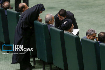 Pezeshkian à l’Assemblée d’Iran pour défendre ses ministres proposés