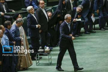 Pezeshkian à l’Assemblée d’Iran pour défendre ses ministres proposés