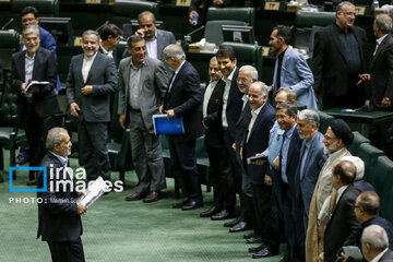 Pezeshkian à l’Assemblée d’Iran pour défendre ses ministres proposés