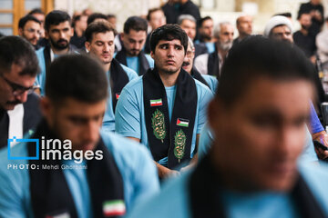 Ceremonia de despedida a al convoy paralímpico en el santuario del Imam Reza (P)