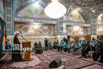 Ceremonia de despedida a al convoy paralímpico en el santuario del Imam Reza (P)